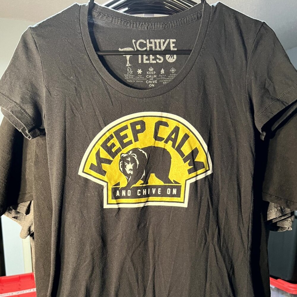Chive Tees Women's "Keep Calm and Chive On" w Bear Graphic SZ Medium